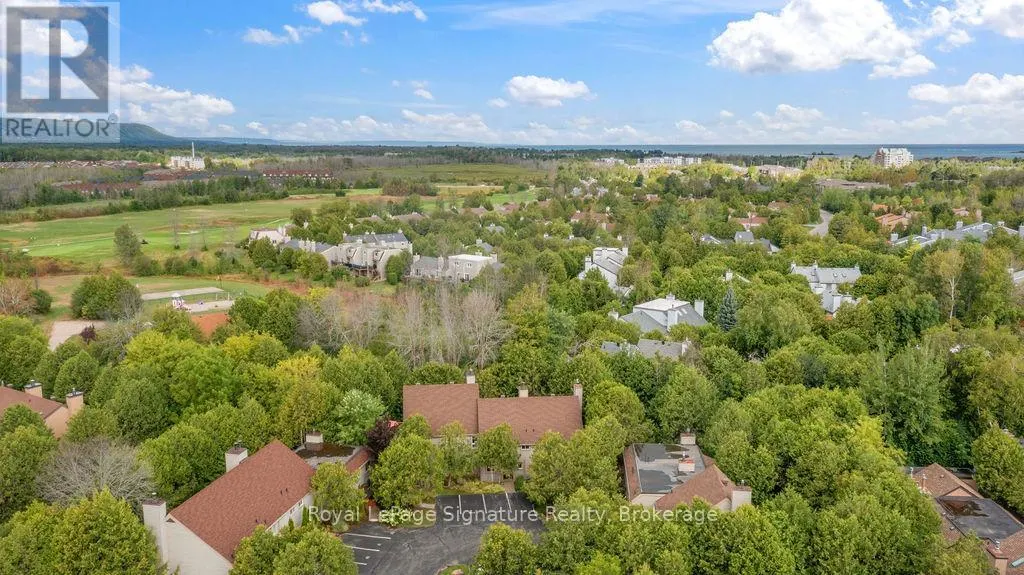 124 ESCARPMENT CRESCENT