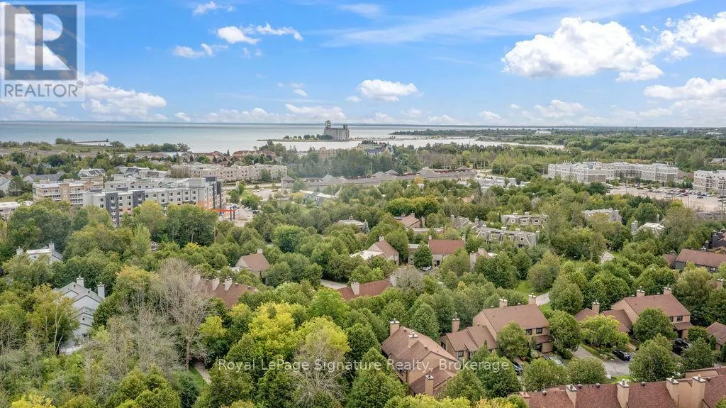 124 ESCARPMENT CRESCENT