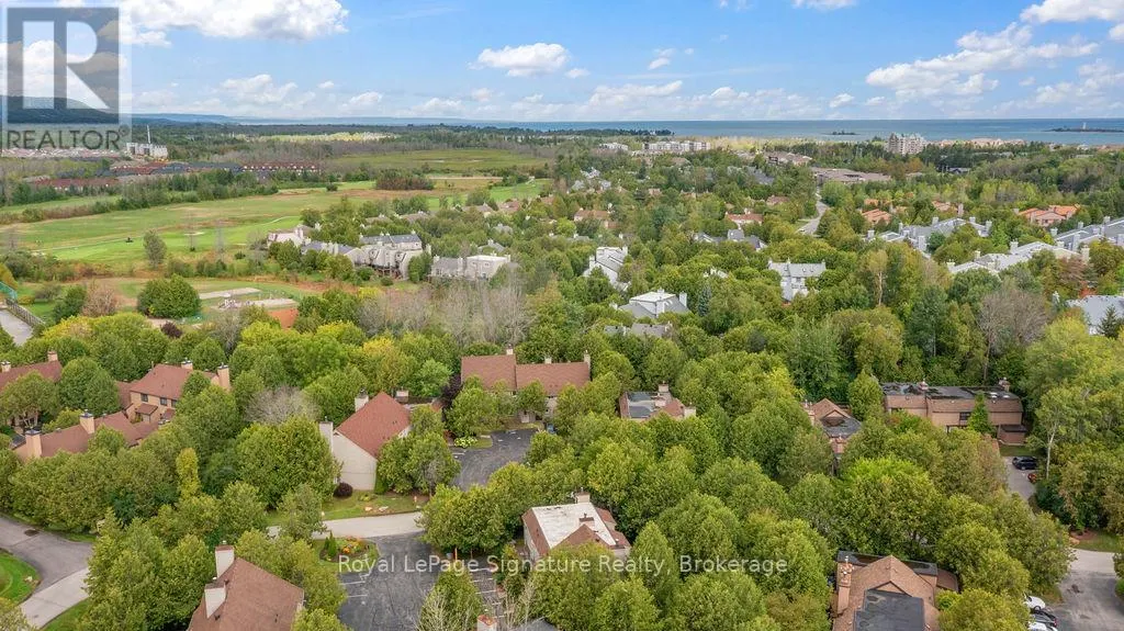 124 ESCARPMENT CRESCENT