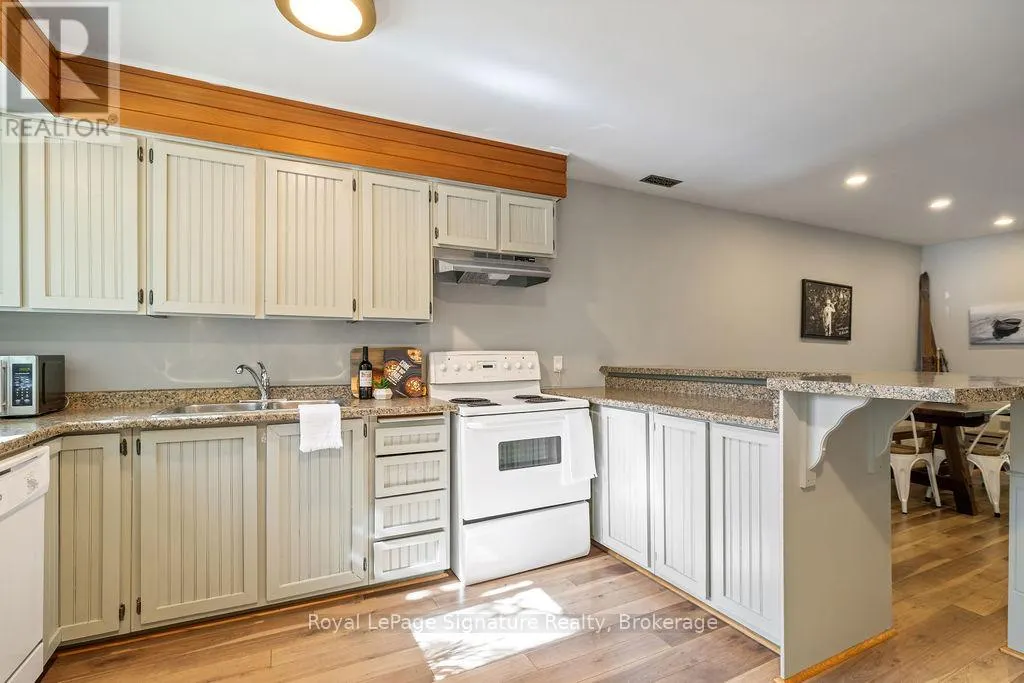 124 ESCARPMENT CRESCENT