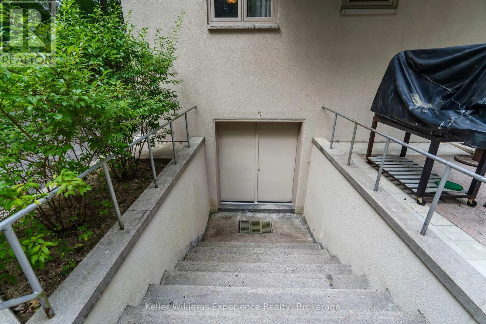 9 BOURGEOIS COURT