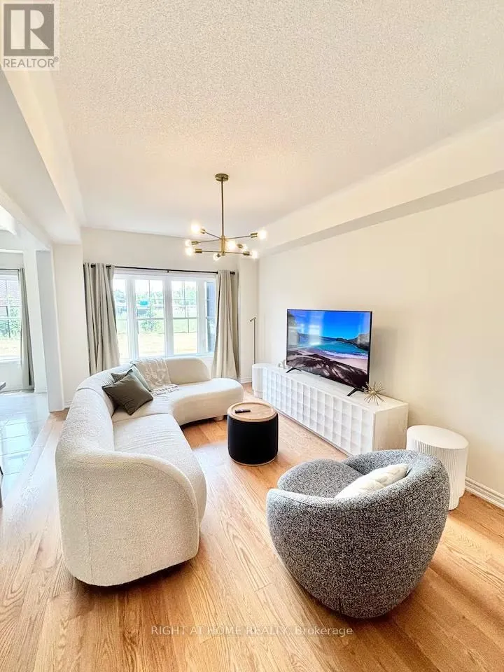 30 FEDERICA CRESCENT