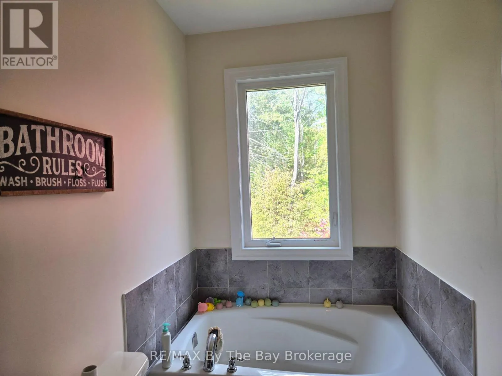UPPER - 93 ALLEGRA DRIVE, #Upper