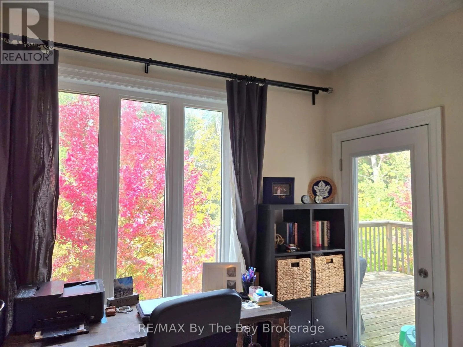 UPPER - 93 ALLEGRA DRIVE, #Upper