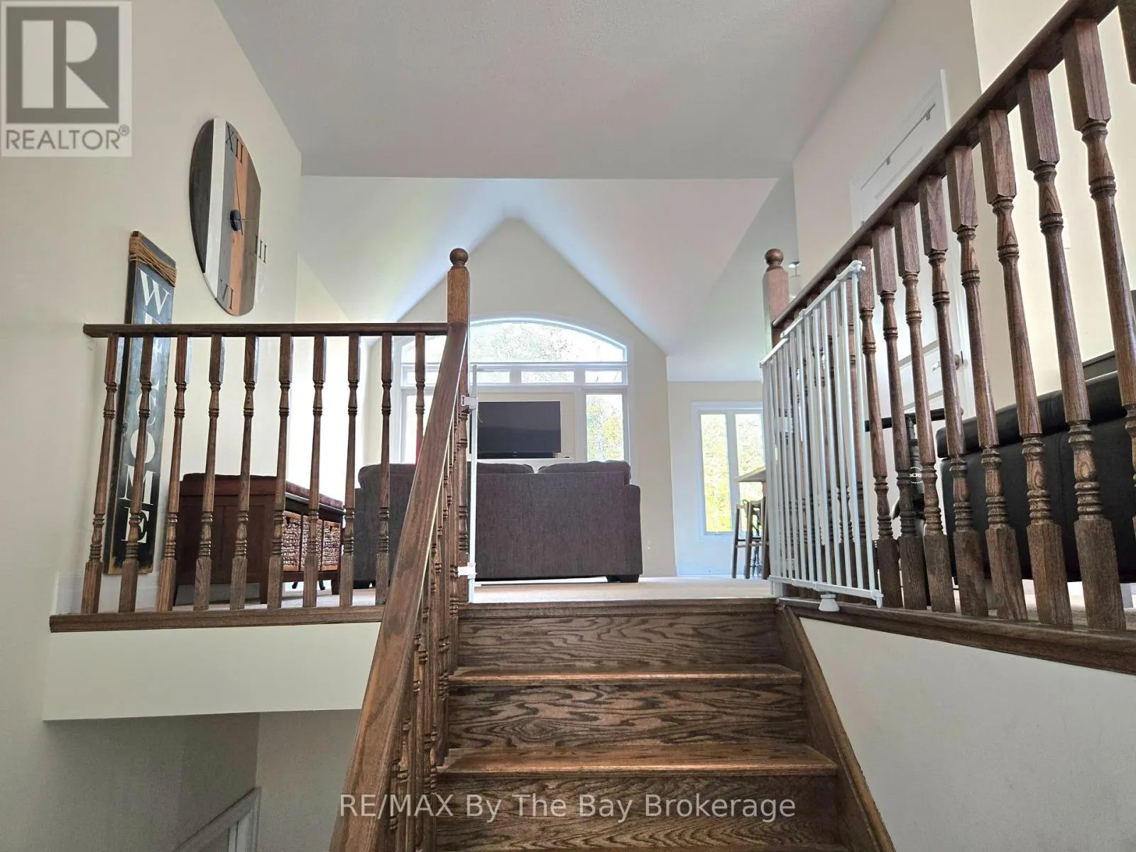 UPPER - 93 ALLEGRA DRIVE, #Upper