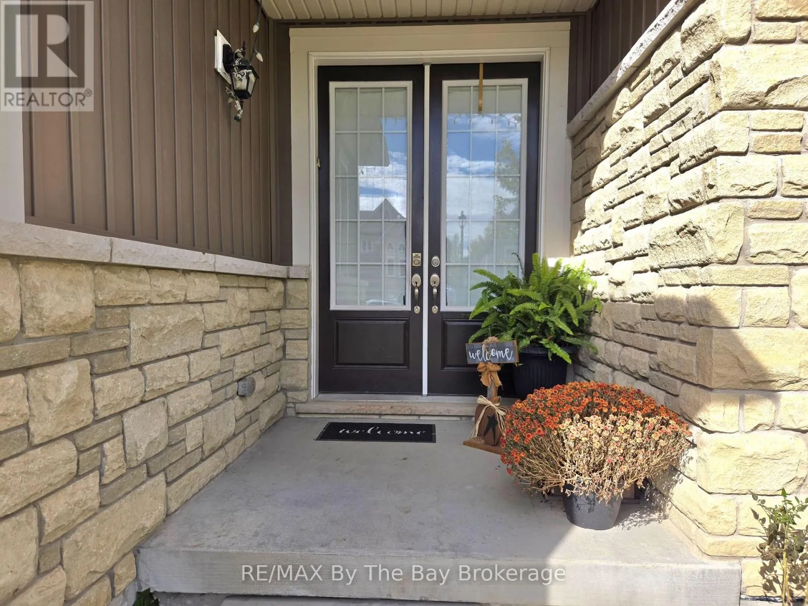 UPPER - 93 ALLEGRA DRIVE, #Upper