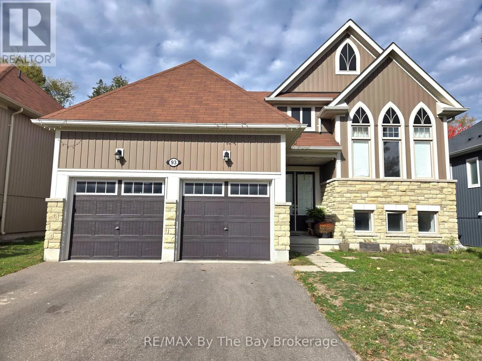 UPPER - 93 ALLEGRA DRIVE, #Upper