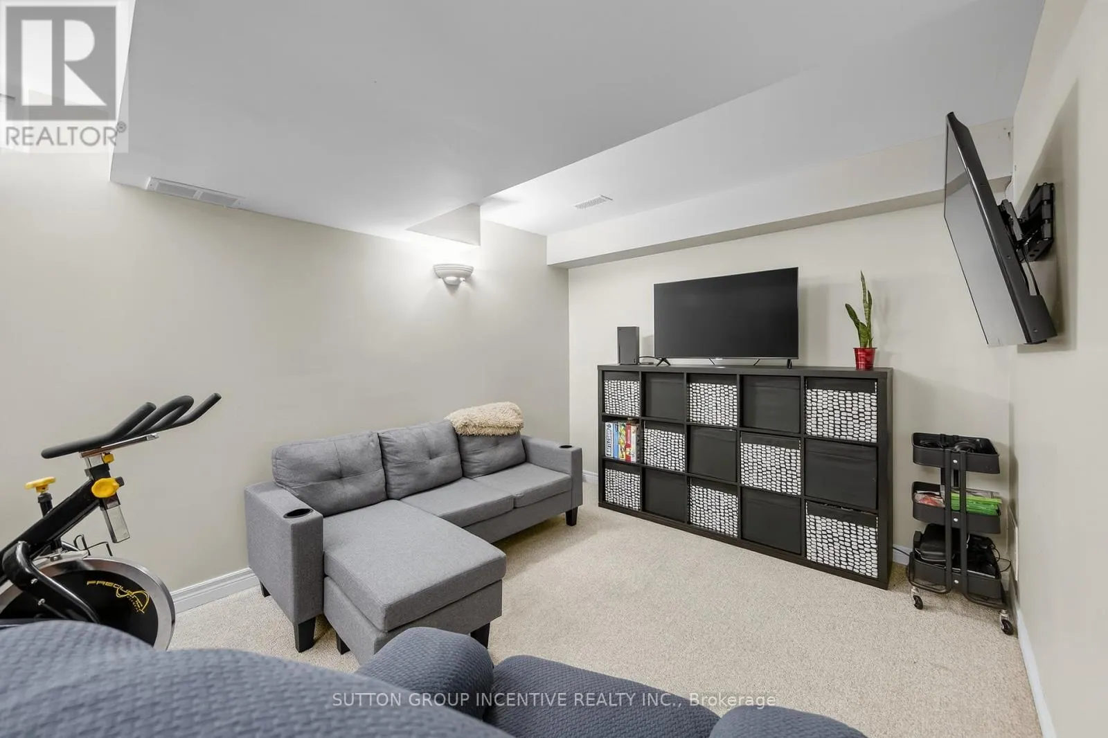 1 - 430 MAPLEVIEW DRIVE E