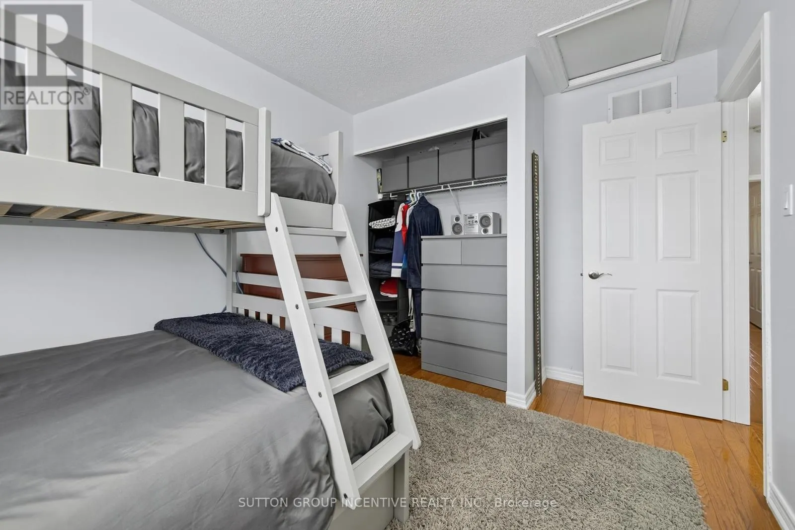 1 - 430 MAPLEVIEW DRIVE E