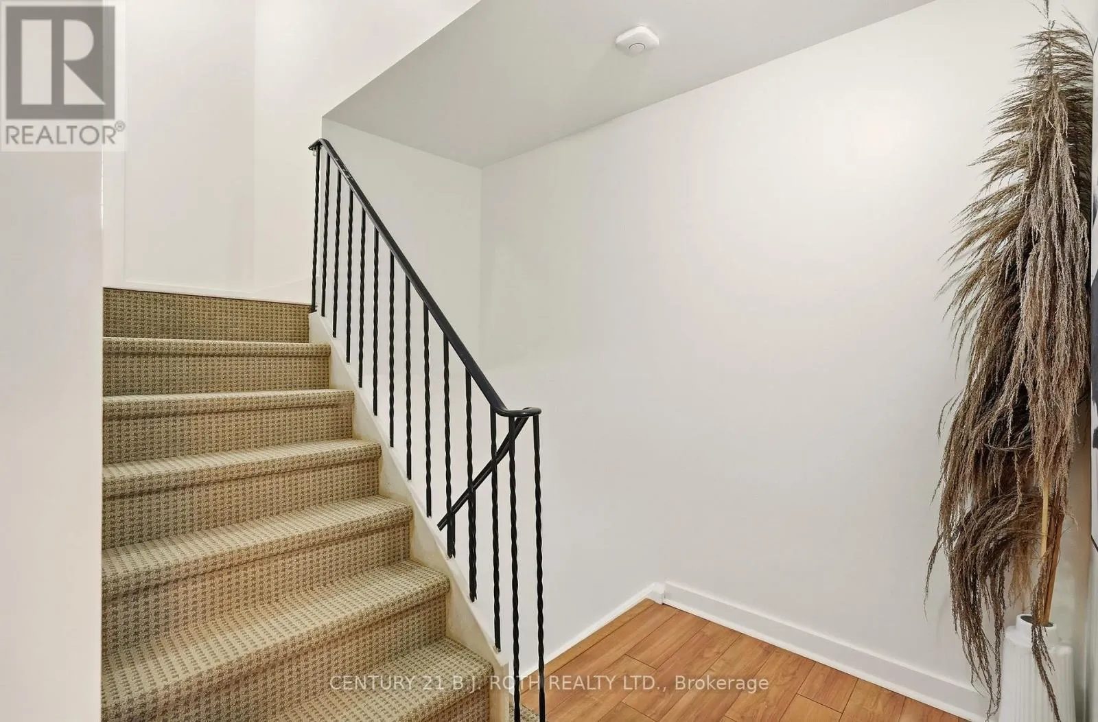 4 - 235 STEEL STREET