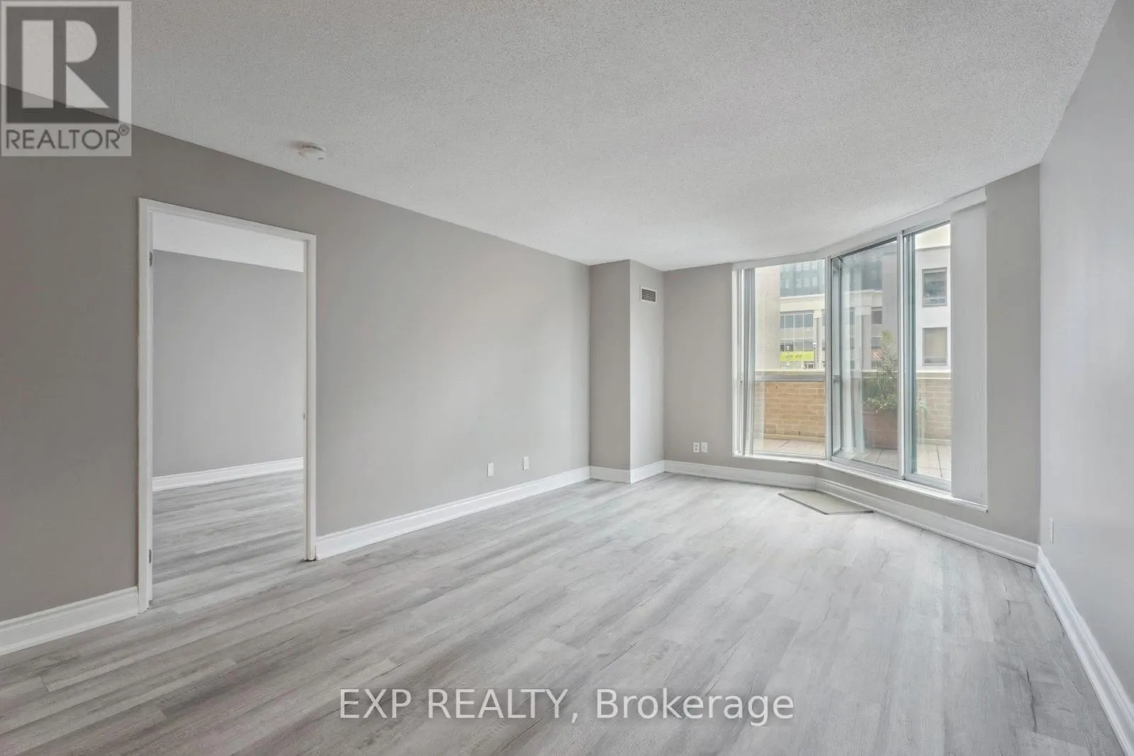 301 - 140 DUNLOP STREET E