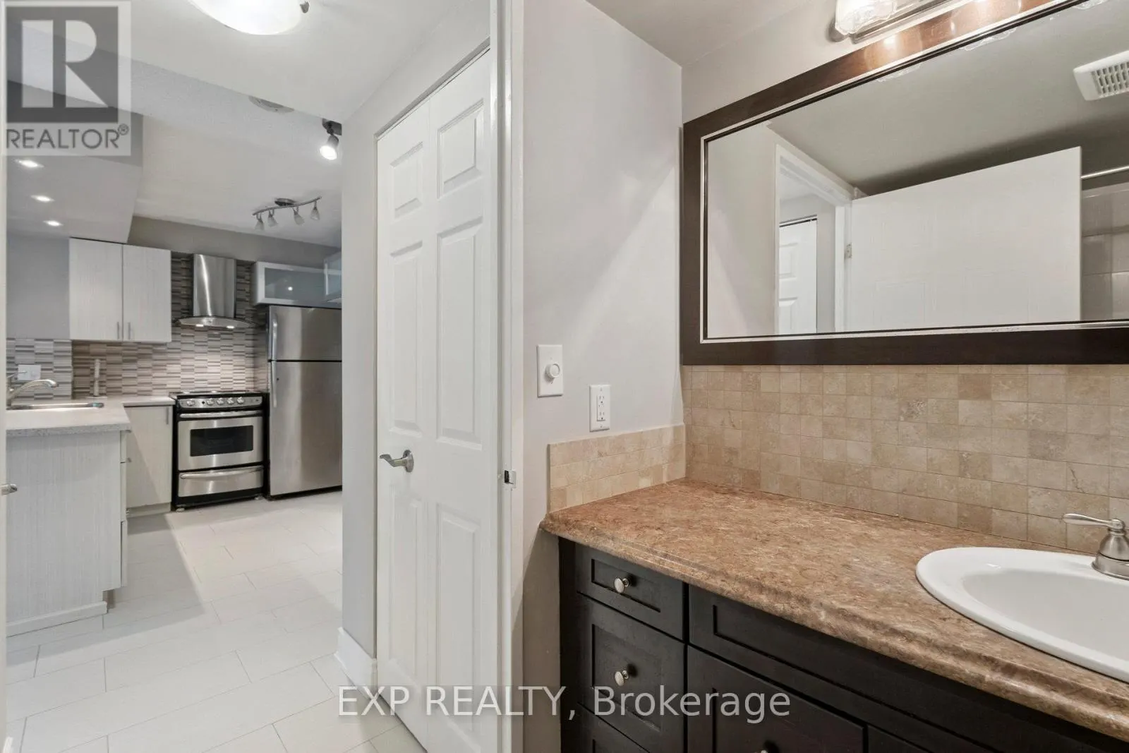 301 - 140 DUNLOP STREET E