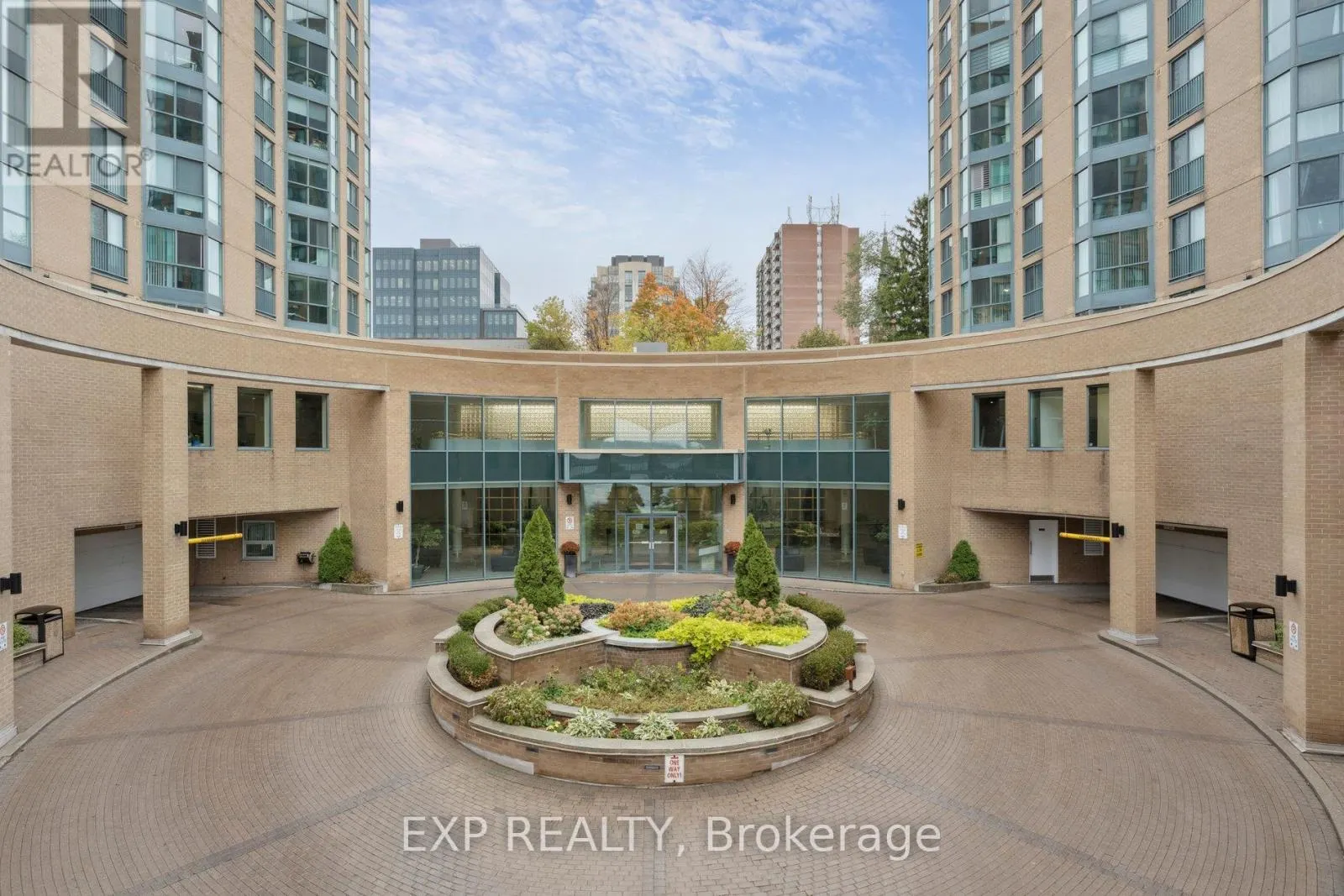 301 - 140 DUNLOP STREET E