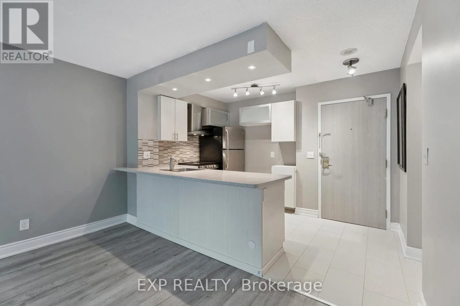 301 - 140 DUNLOP STREET E