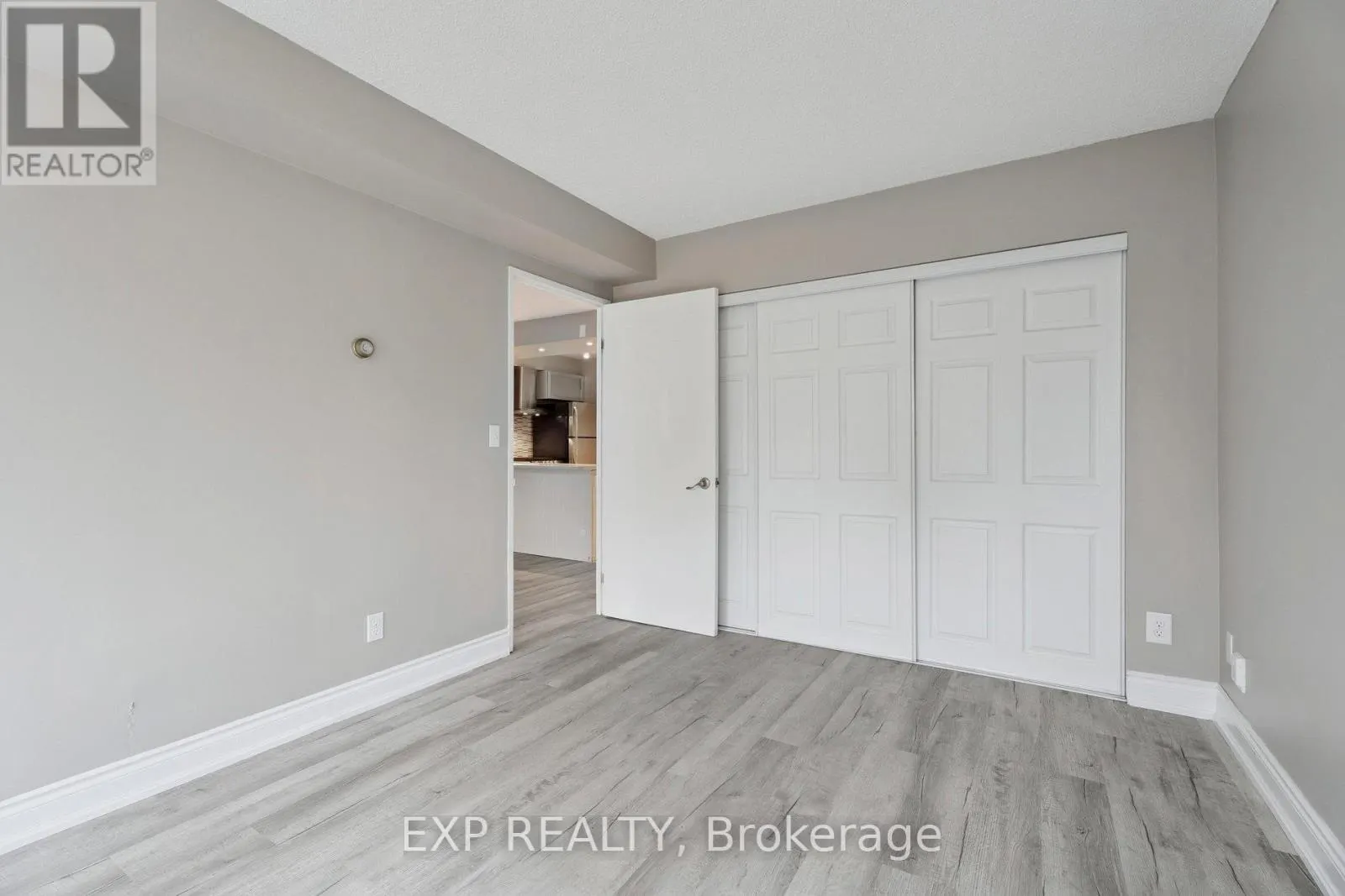 301 - 140 DUNLOP STREET E
