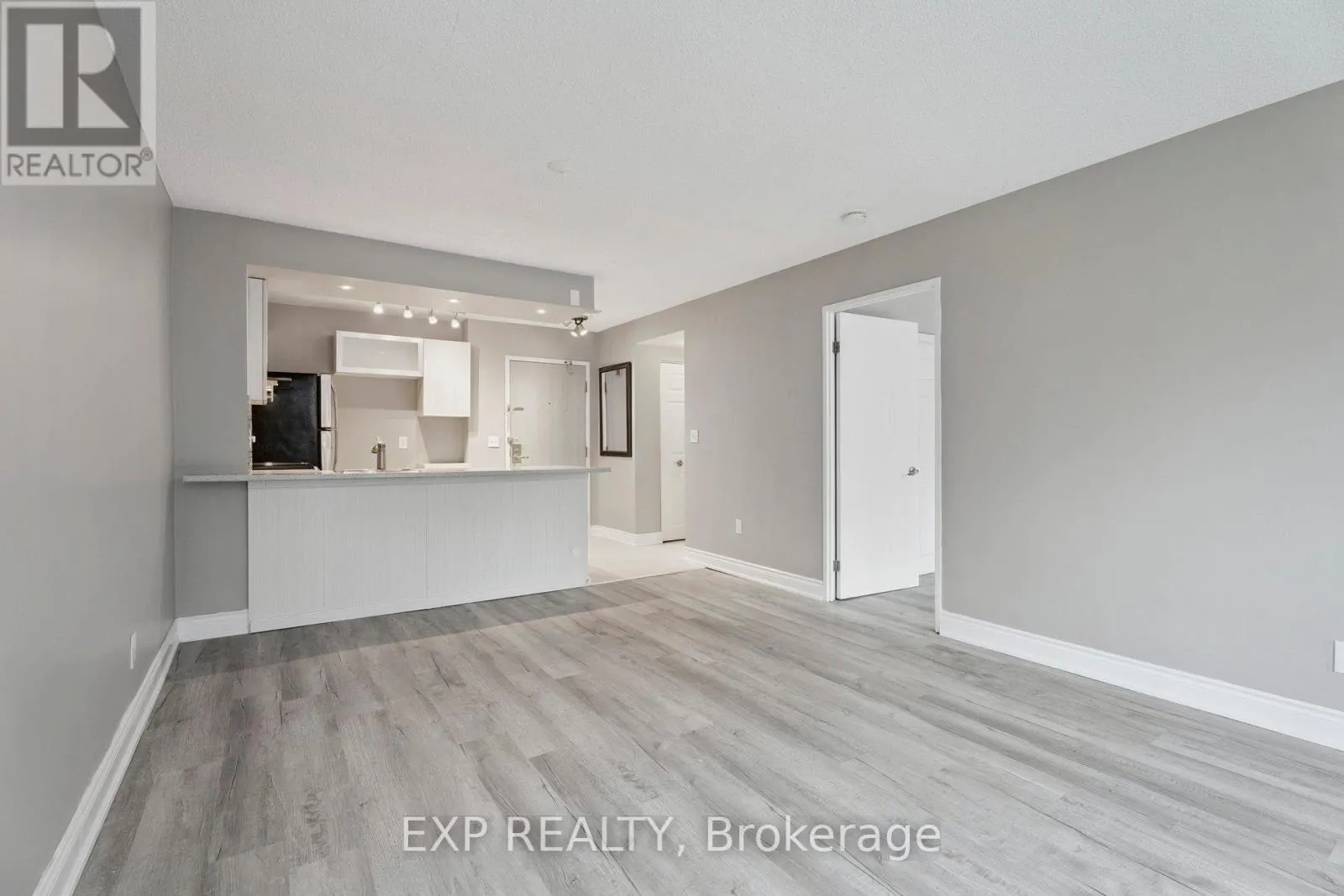 301 - 140 DUNLOP STREET E