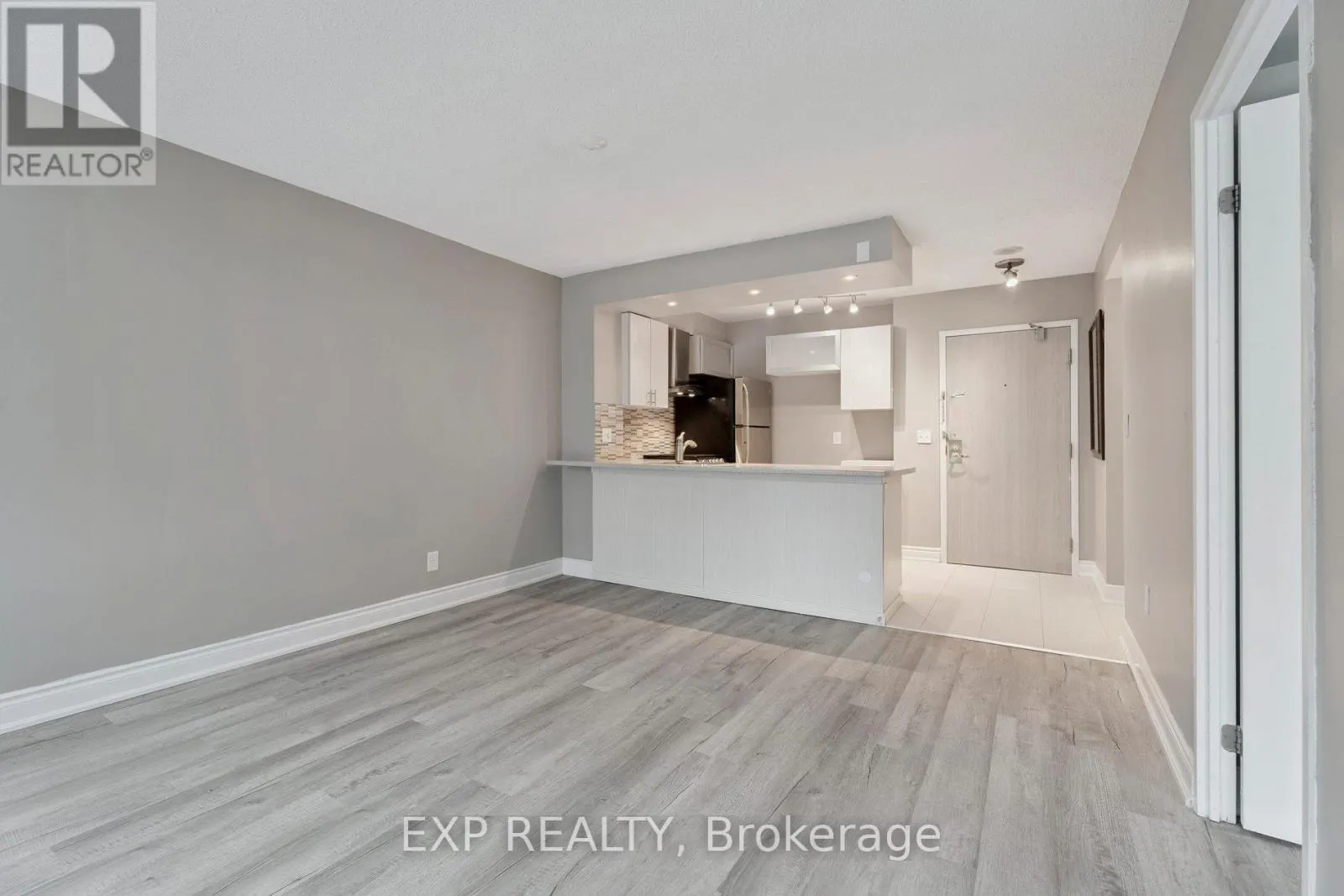 301 - 140 DUNLOP STREET E