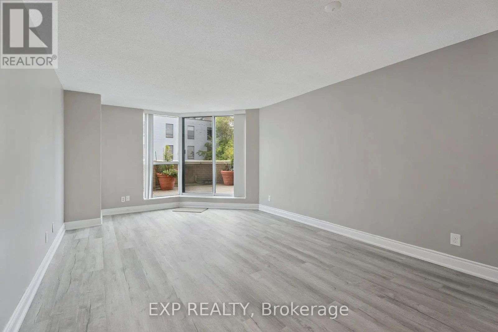 301 - 140 DUNLOP STREET E