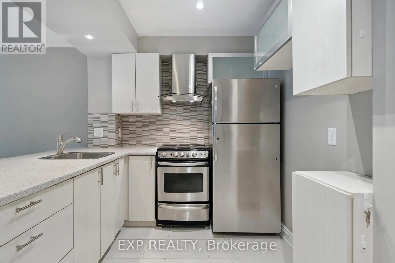 301 - 140 DUNLOP STREET E