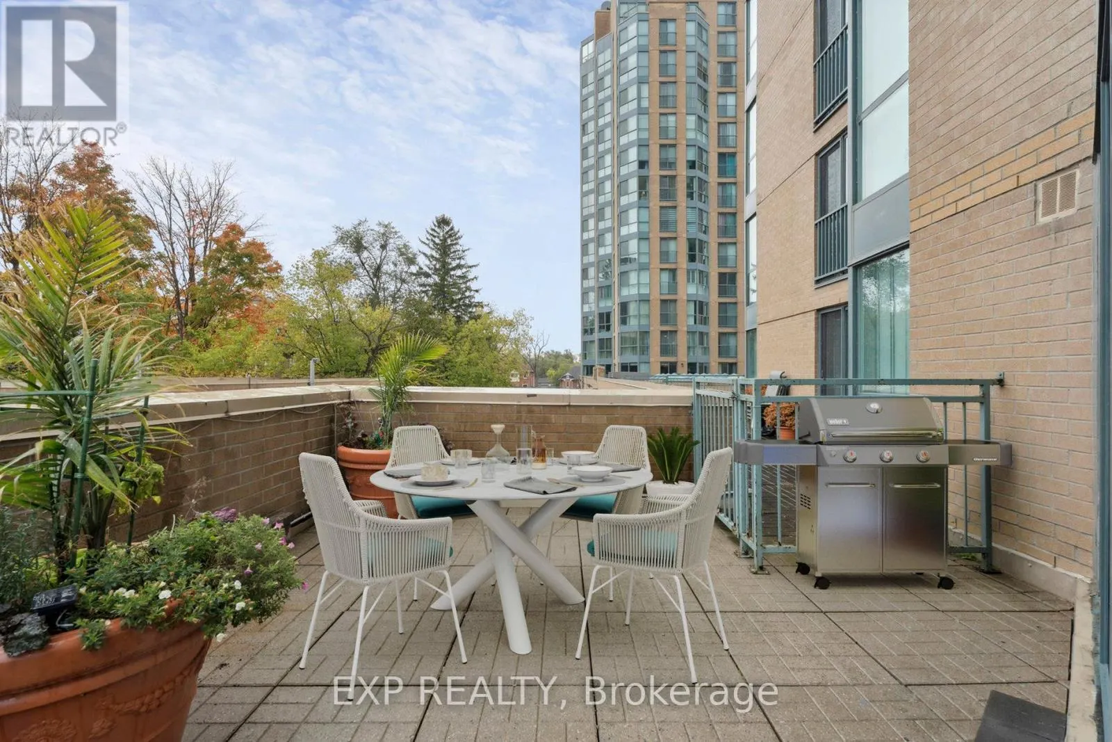 301 - 140 DUNLOP STREET E