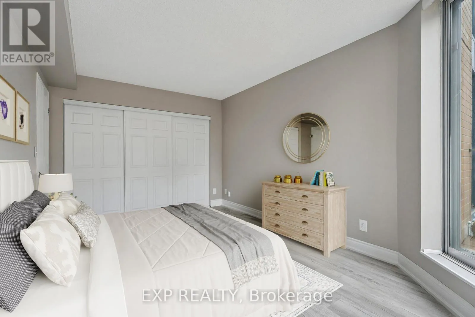 301 - 140 DUNLOP STREET E