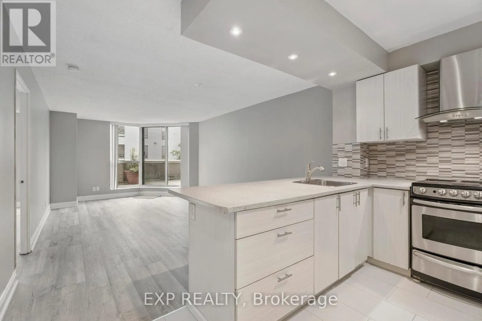 301 - 140 DUNLOP STREET E