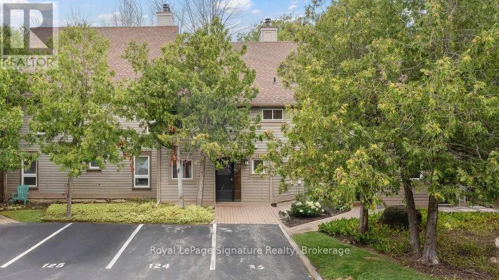124 ESCARPMENT CRESCENT