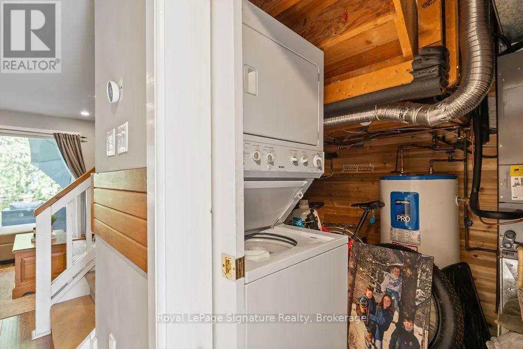 124 ESCARPMENT CRESCENT