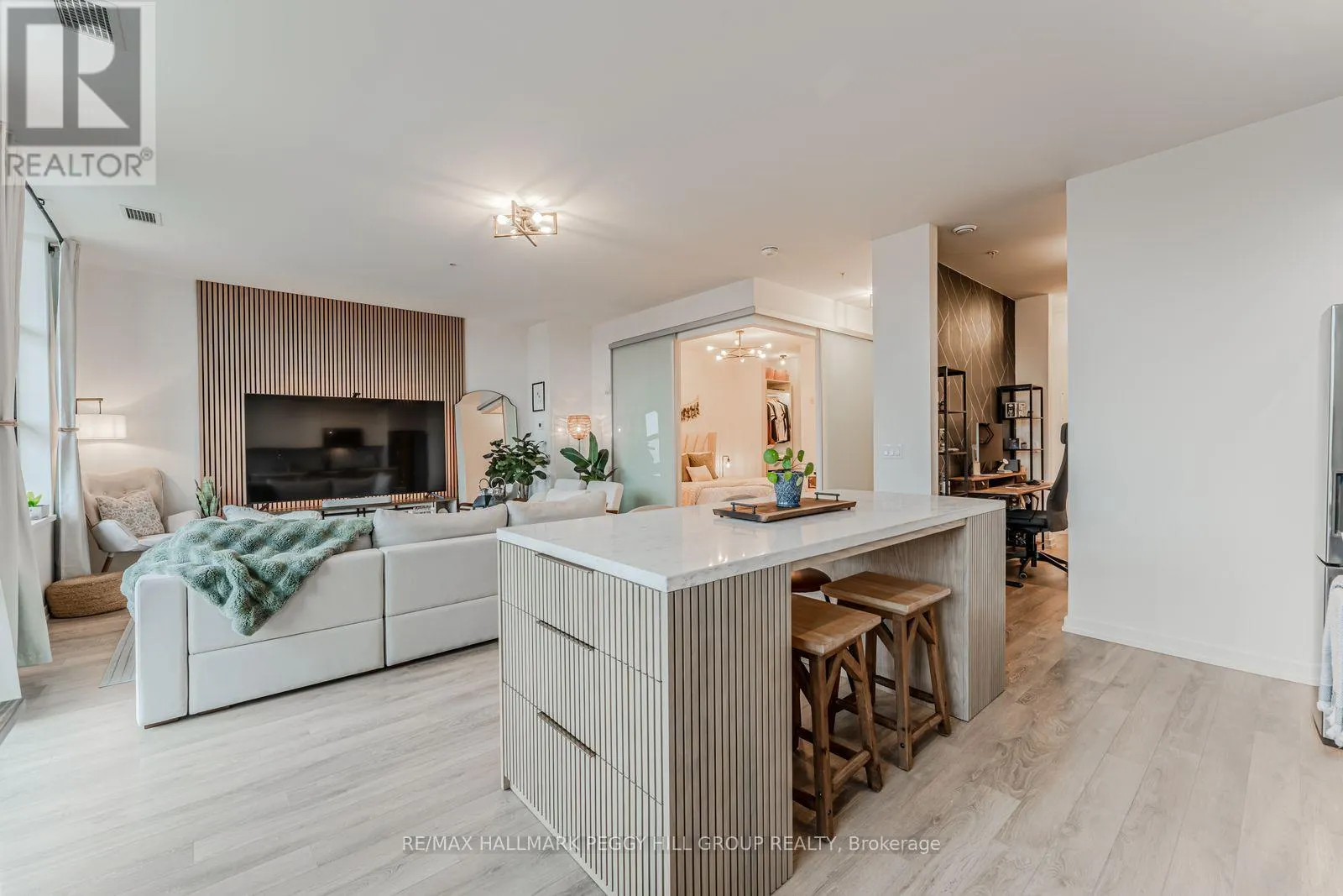 310 - 21 MATCHEDASH STREET S