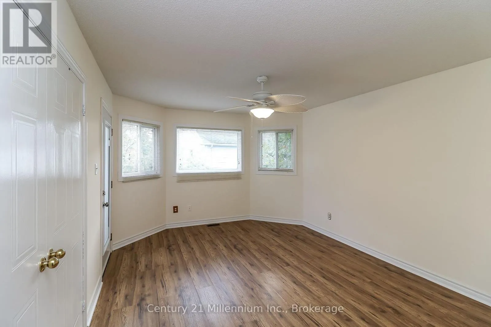 71 DONALD CRESCENT