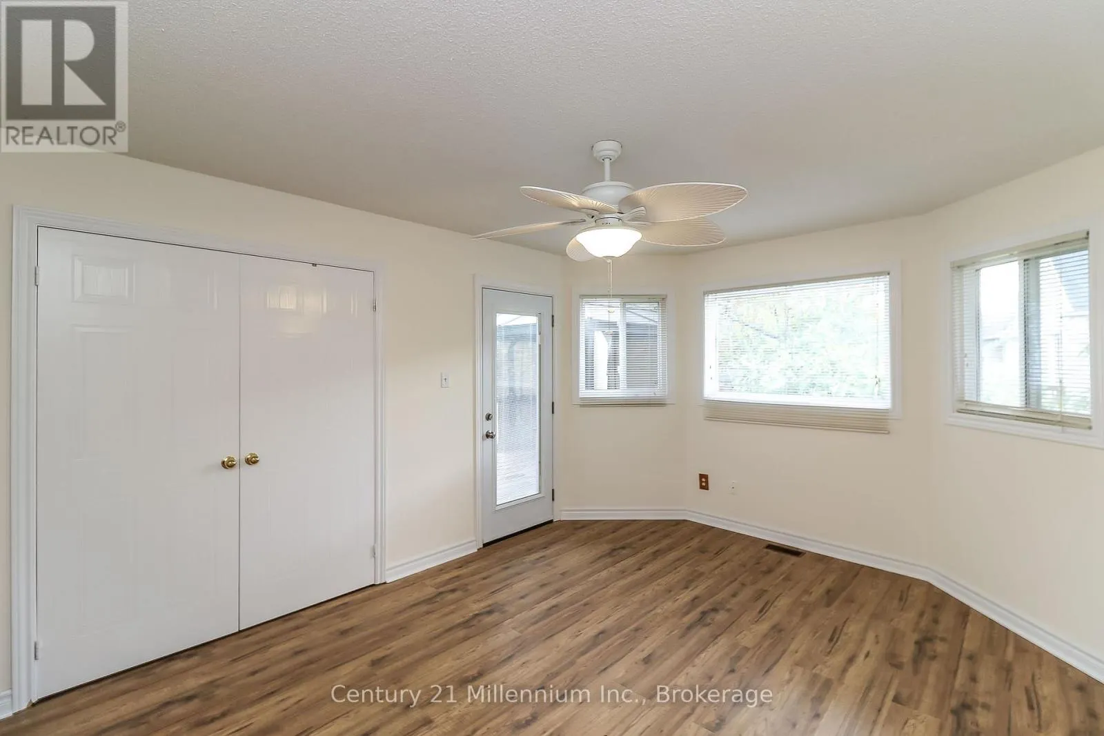71 DONALD CRESCENT