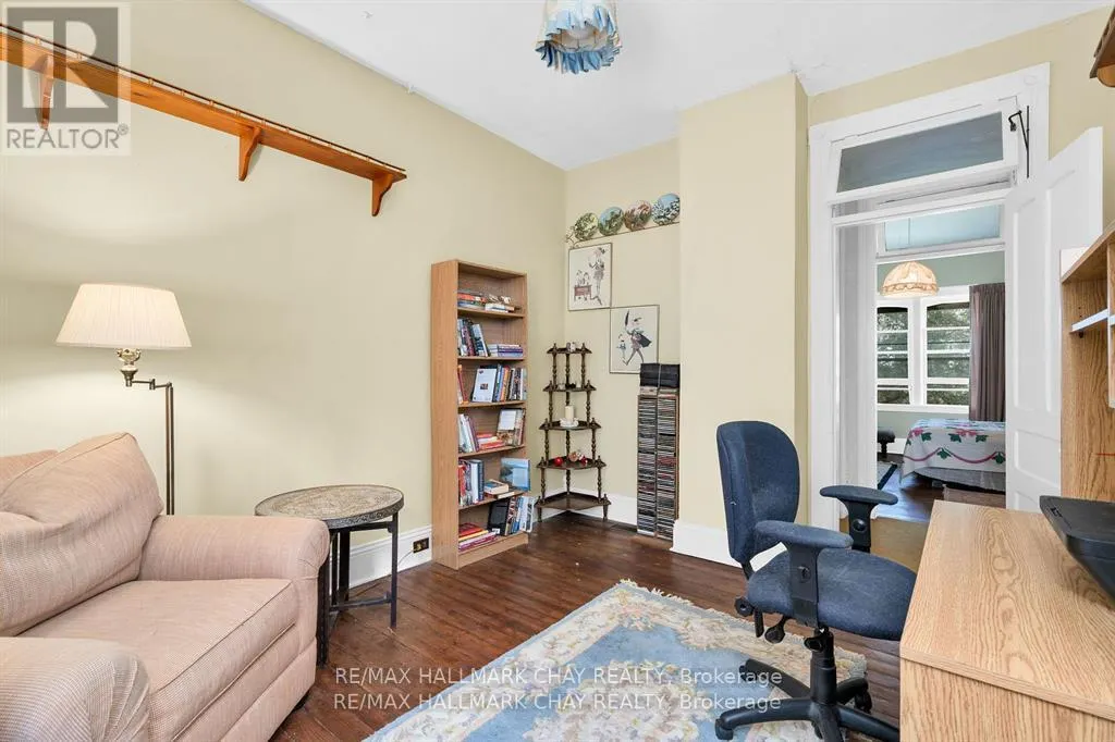 1407 FLOS 8 ROAD W