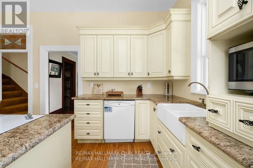 1407 FLOS 8 ROAD W
