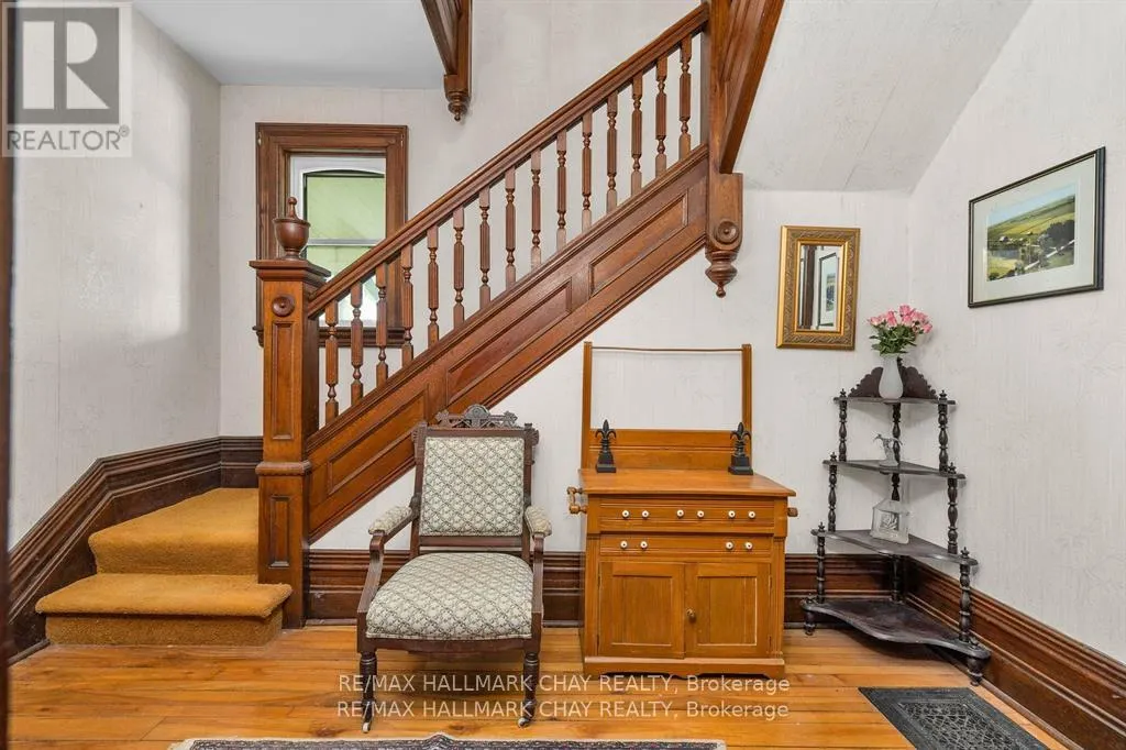 1407 FLOS 8 ROAD W