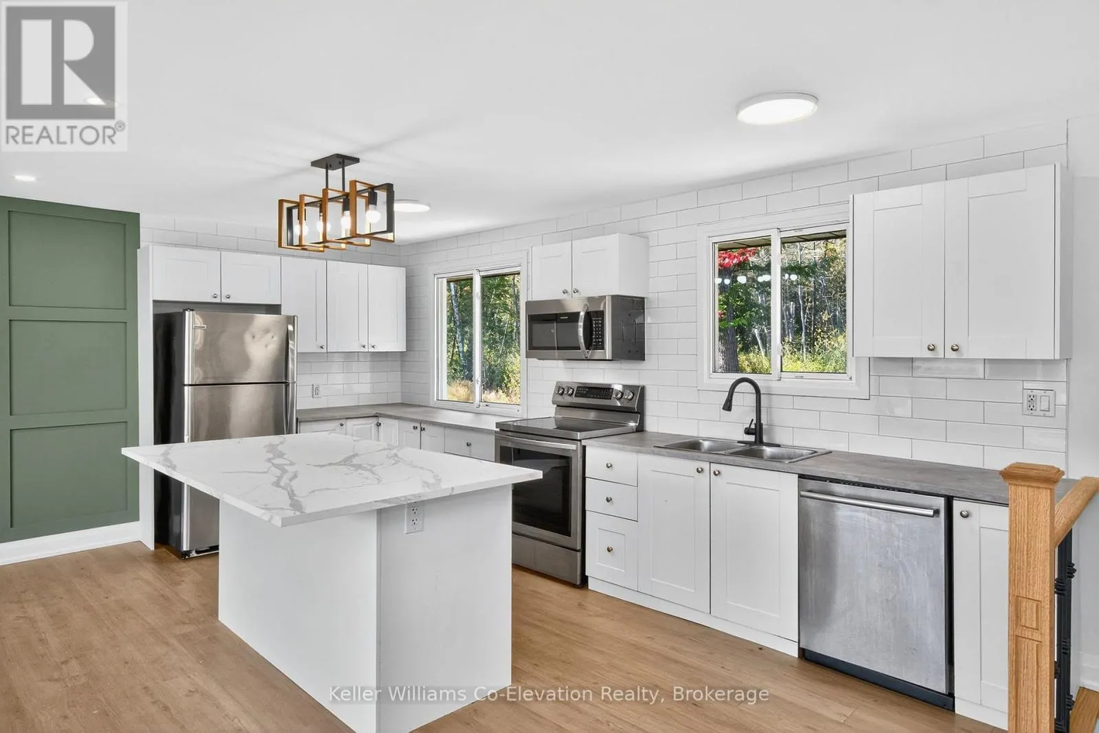 556 CHAMPLAIN ROAD