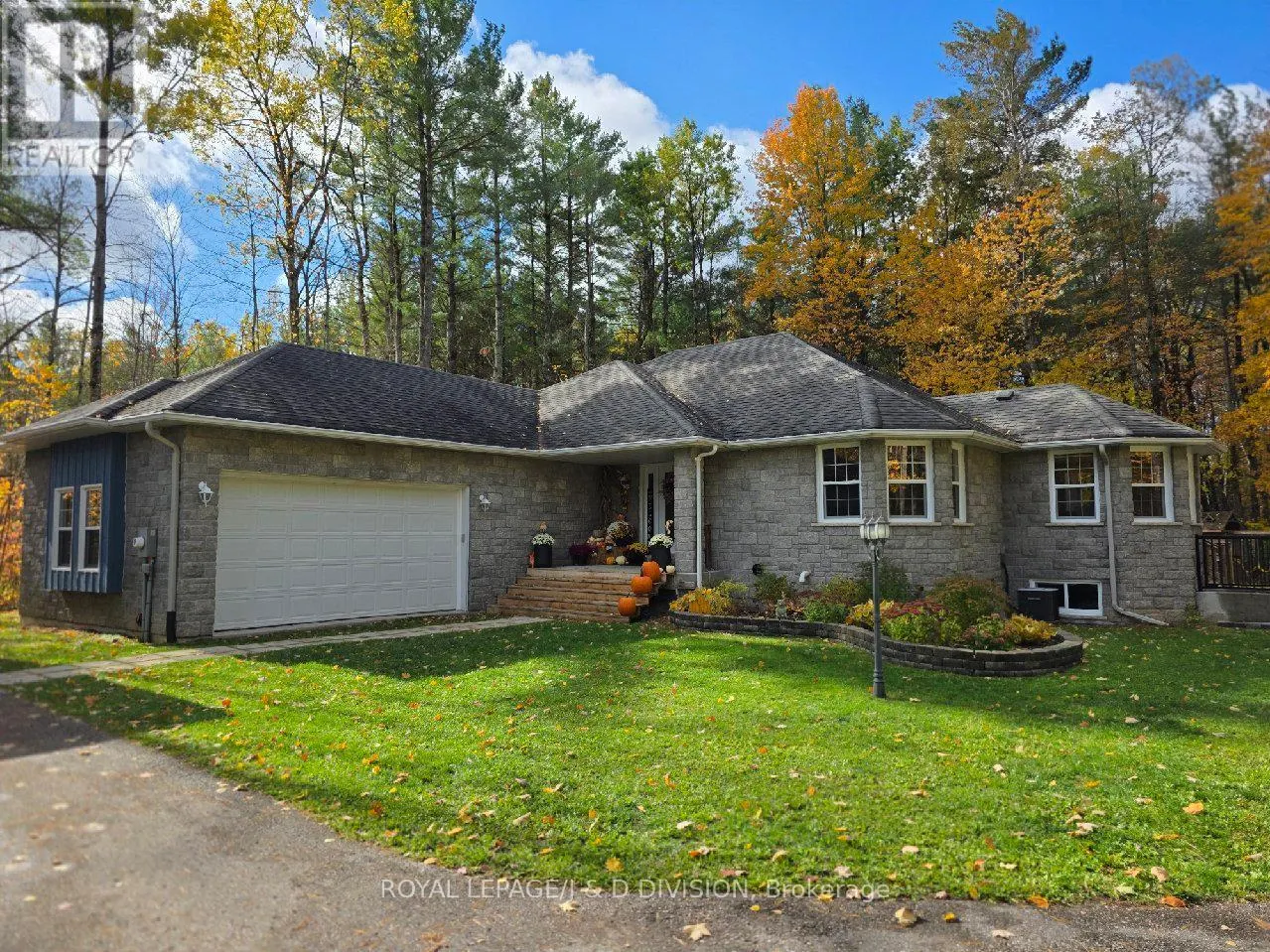 2925 PINECONE TRAIL