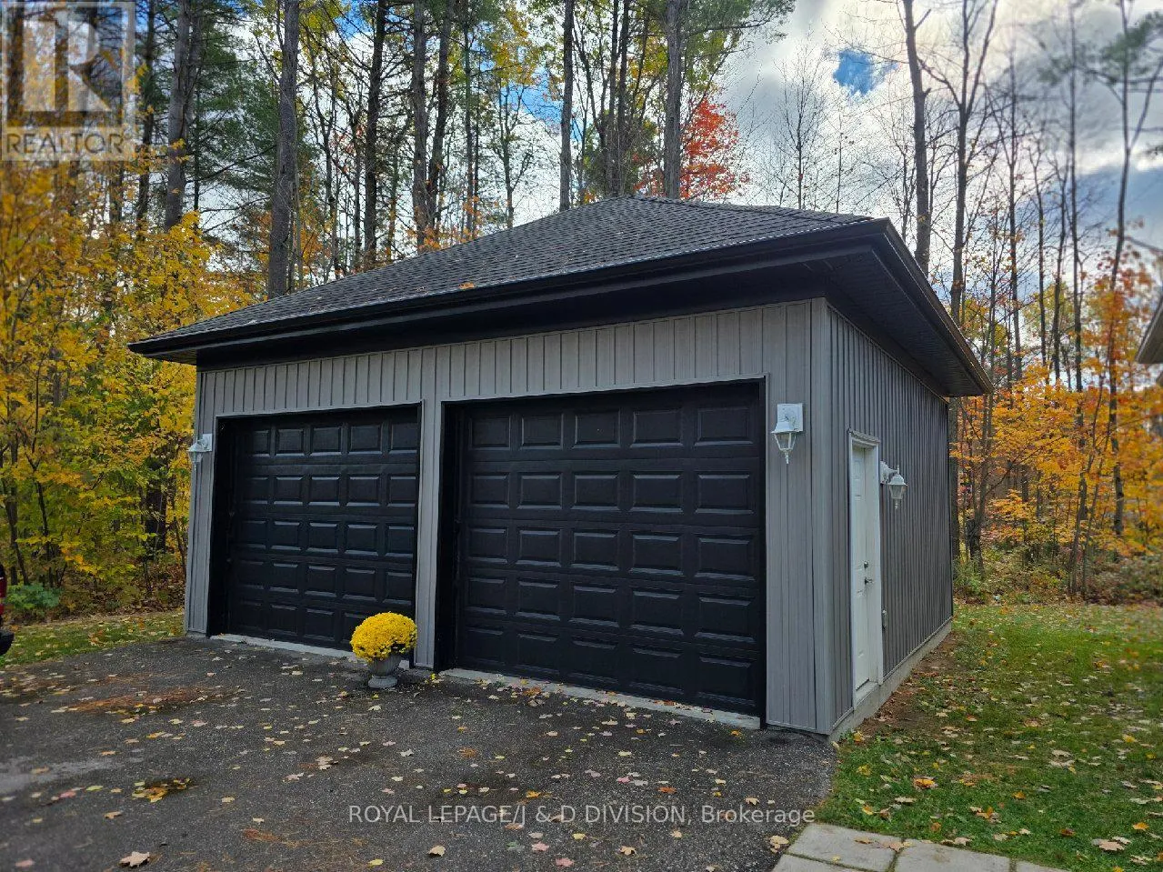2925 PINECONE TRAIL