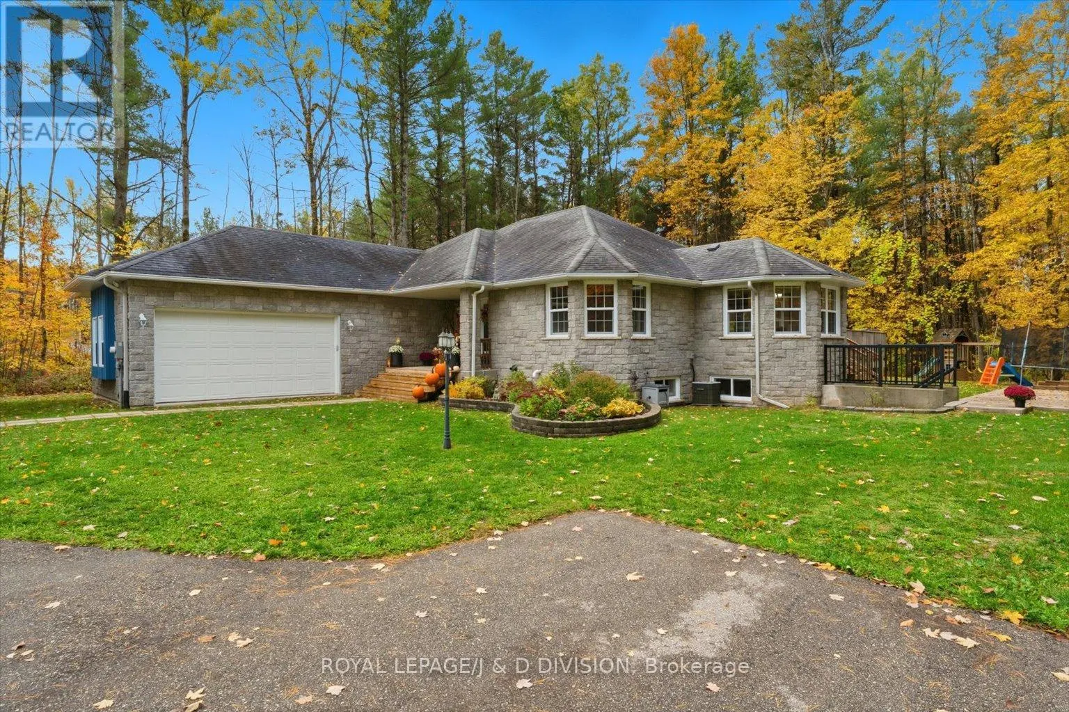2925 PINECONE TRAIL