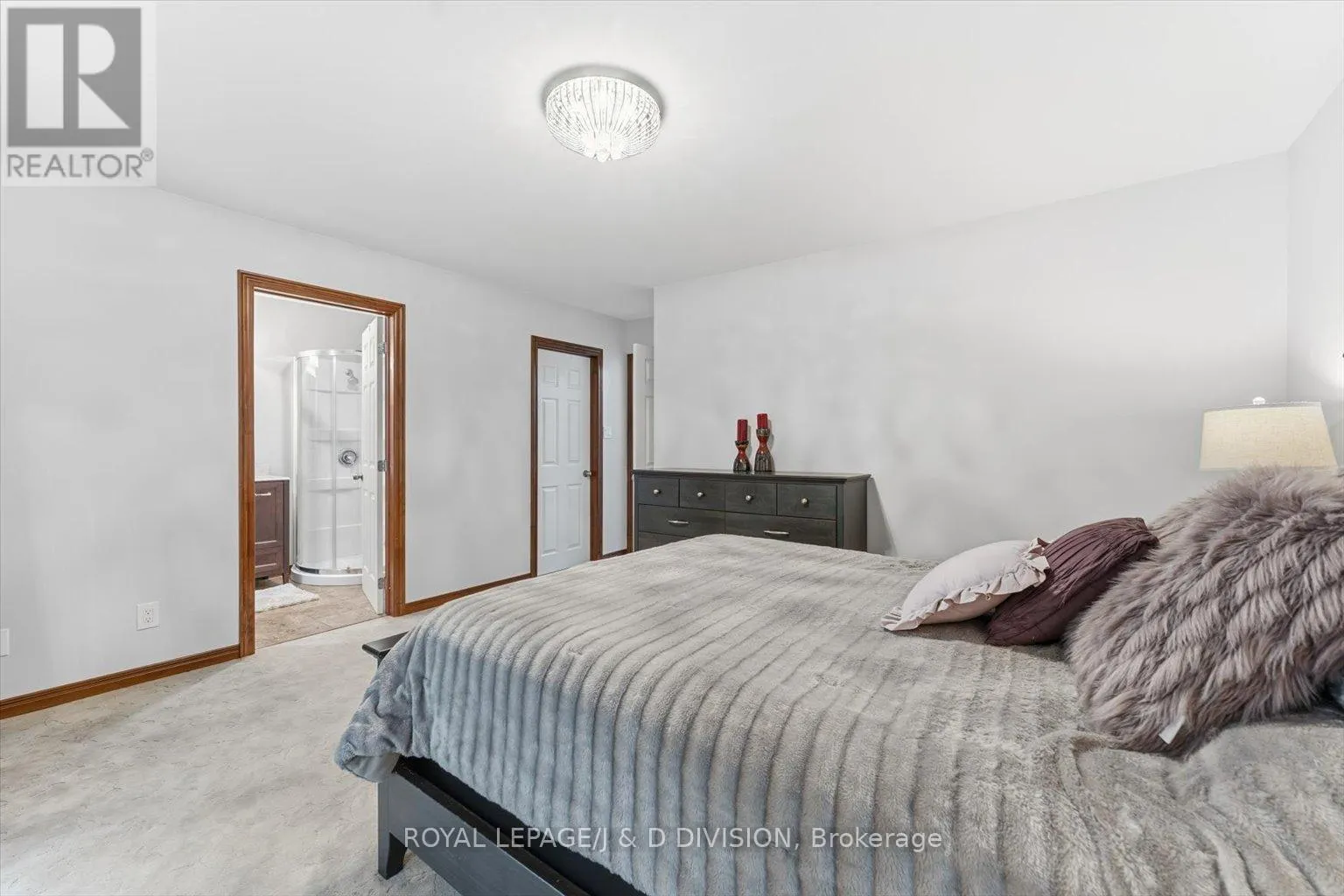 2925 PINECONE TRAIL