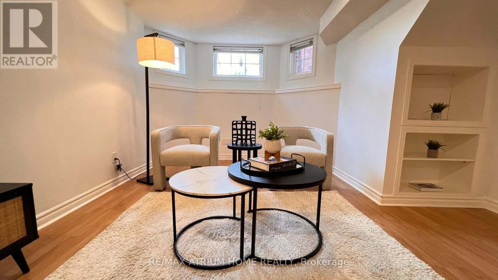 124 MONIQUE CRESCENT