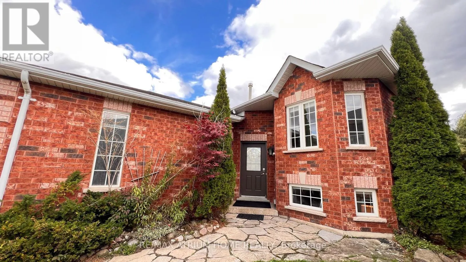 124 MONIQUE CRESCENT