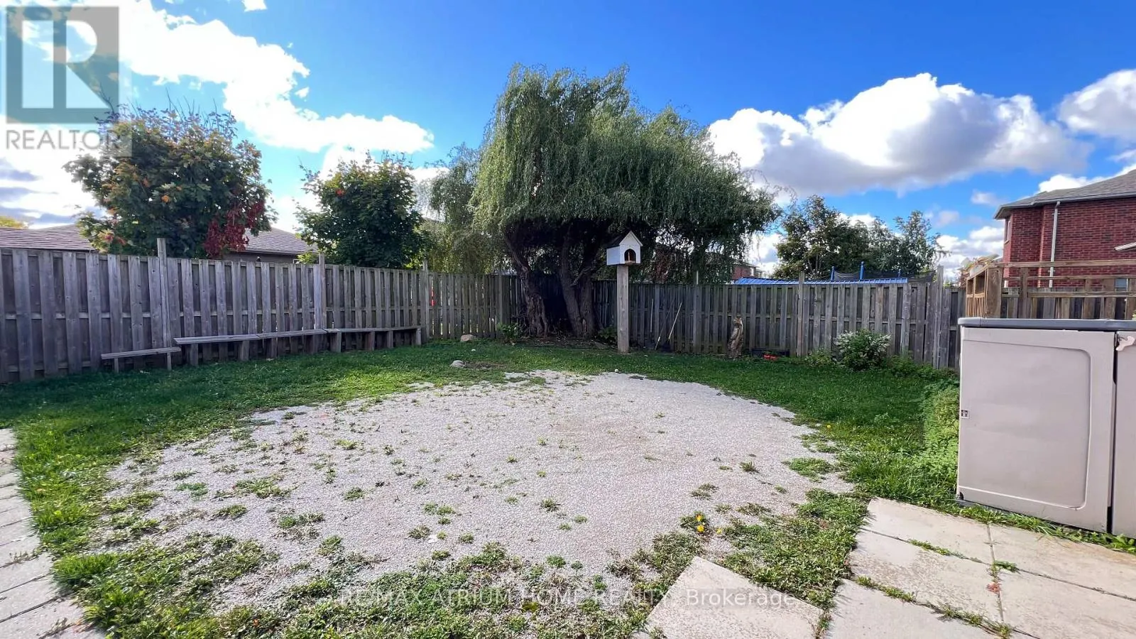 124 MONIQUE CRESCENT