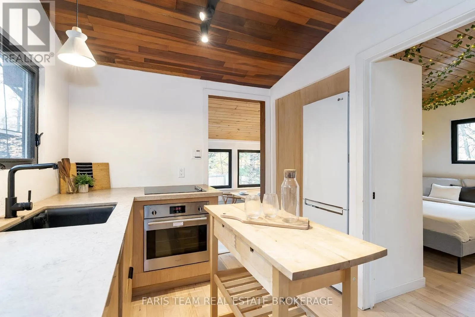 7475 ISLAND CRESCENT