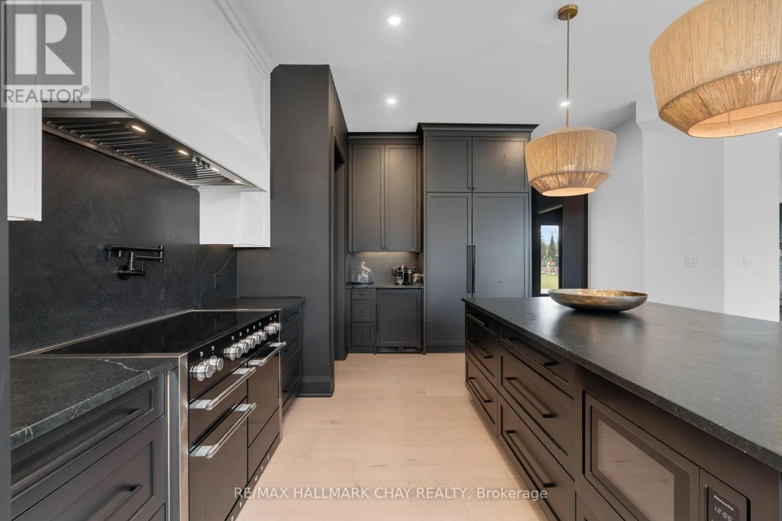72 GEORGIAN GRANDE DRIVE