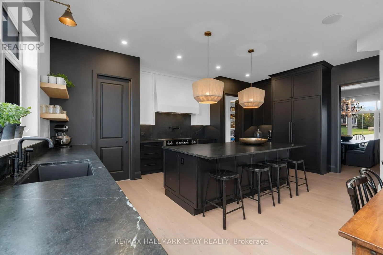 72 GEORGIAN GRANDE DRIVE