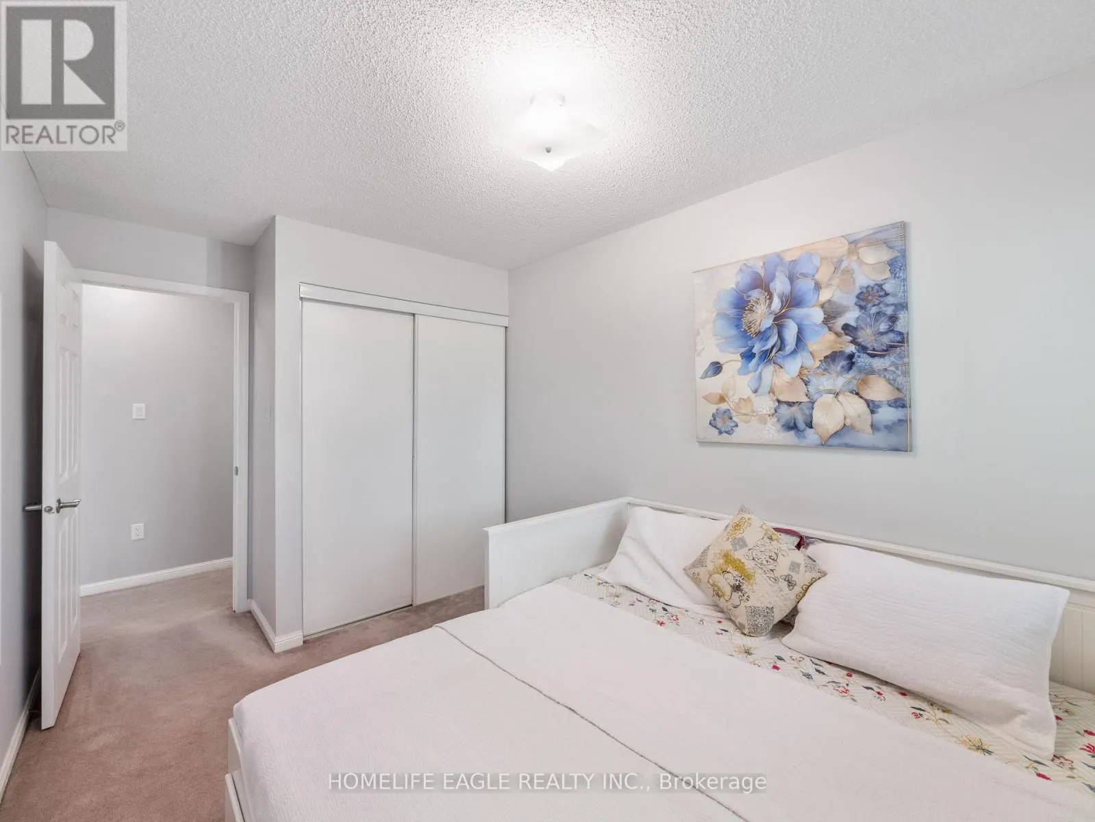 13 - 235 FERNDALE DRIVE S