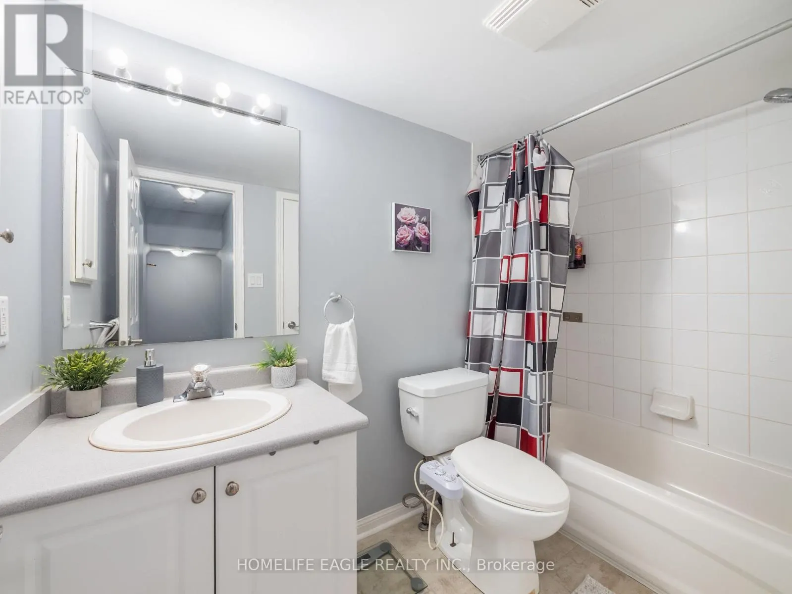 13 - 235 FERNDALE DRIVE S