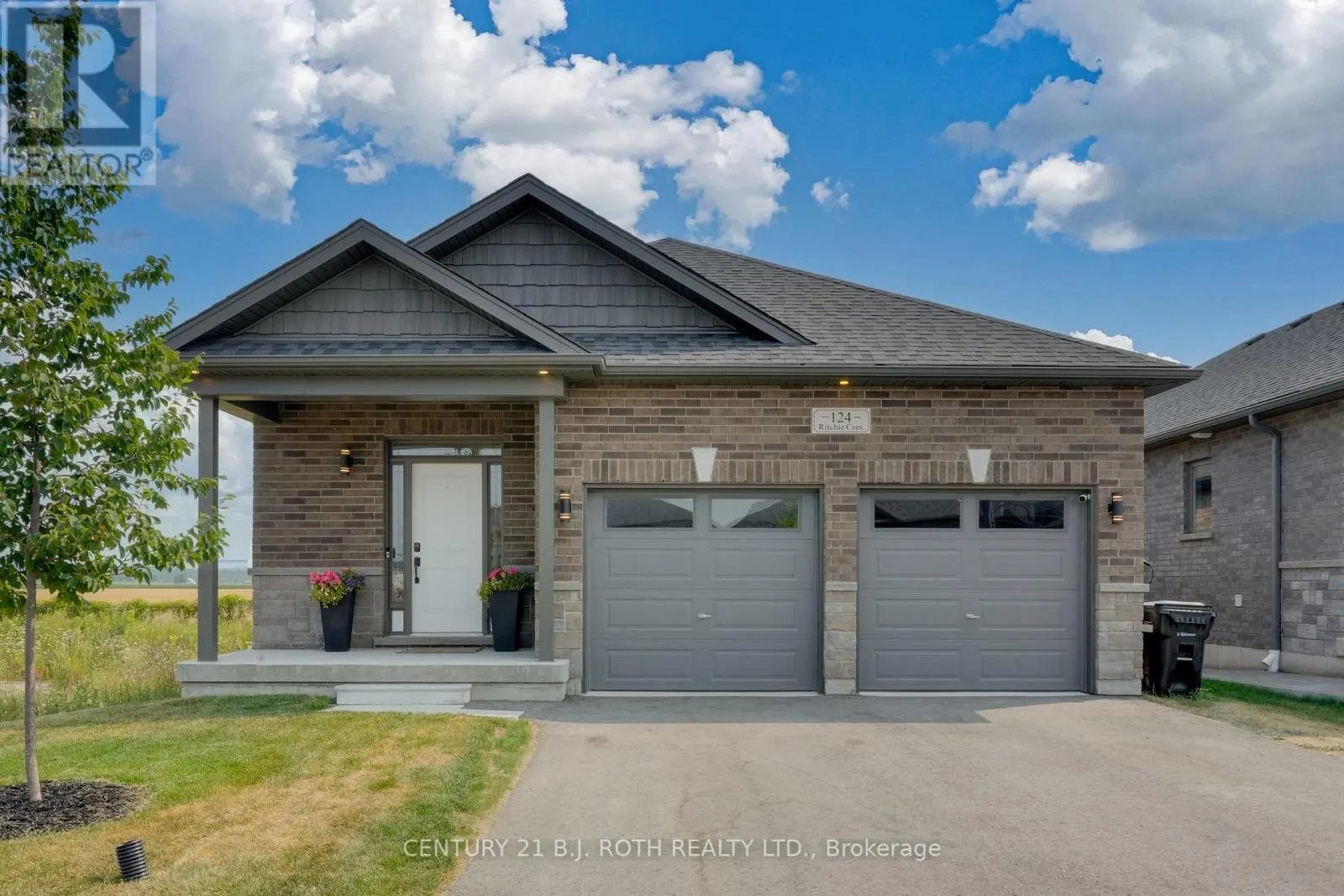 124 RITCHIE CRESCENT