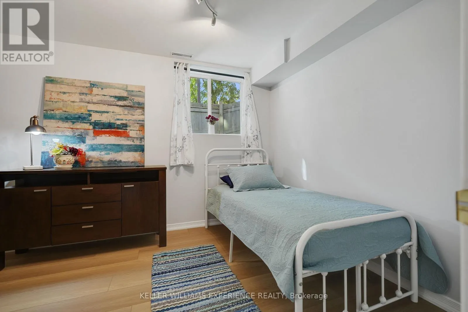A4 - 440 YONGE STREET