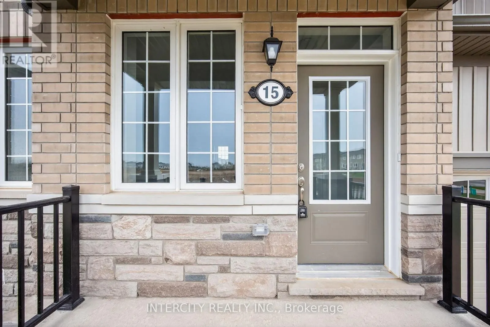 15 AVALON DRIVE
